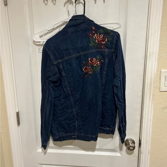 Skyline collection denim jacket M 
Roses - Picture 4 of 4